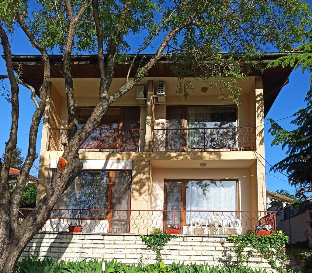 Villa Elina Baltsjik Buitenkant foto