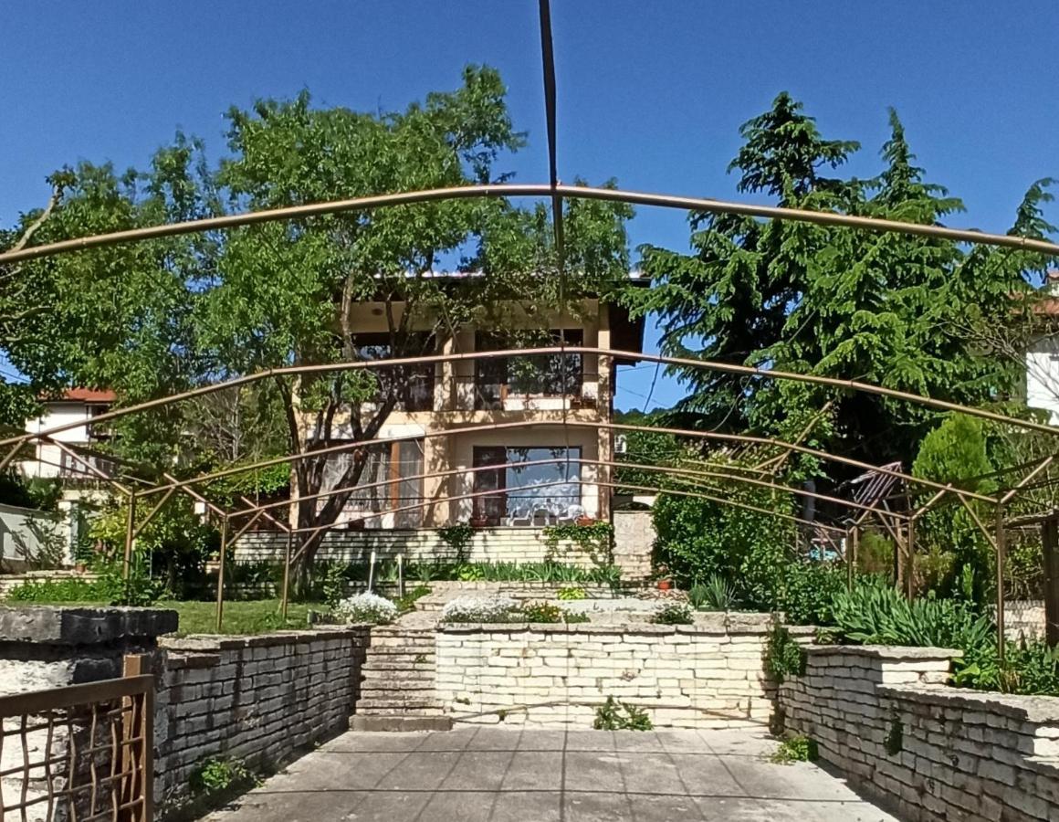 Villa Elina Baltsjik Buitenkant foto