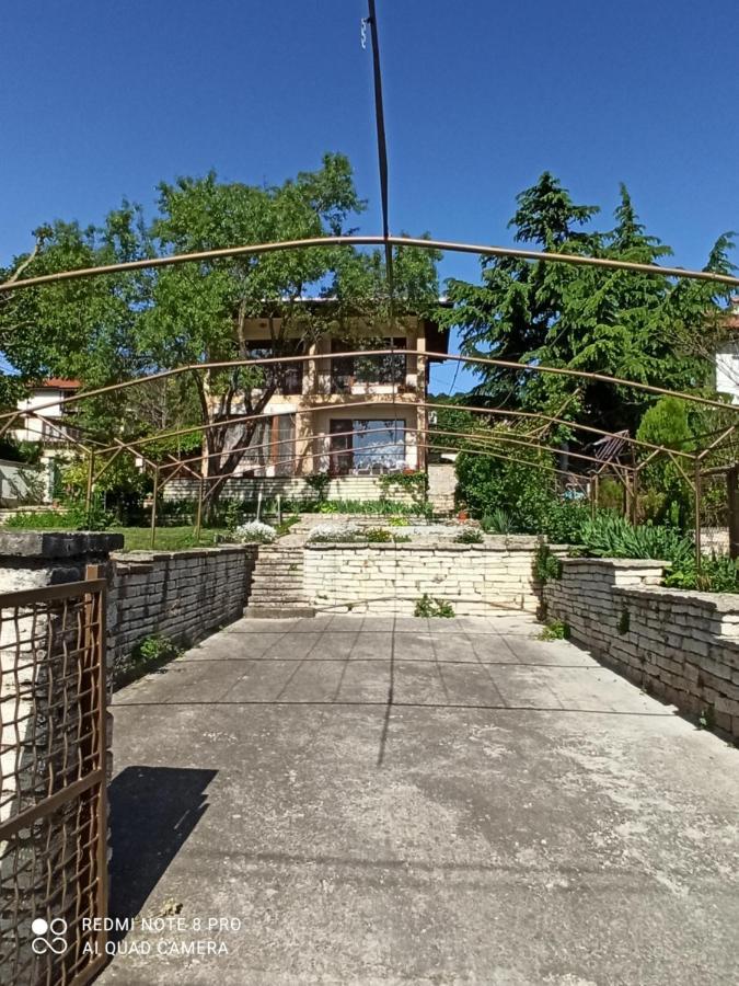Villa Elina Baltsjik Buitenkant foto