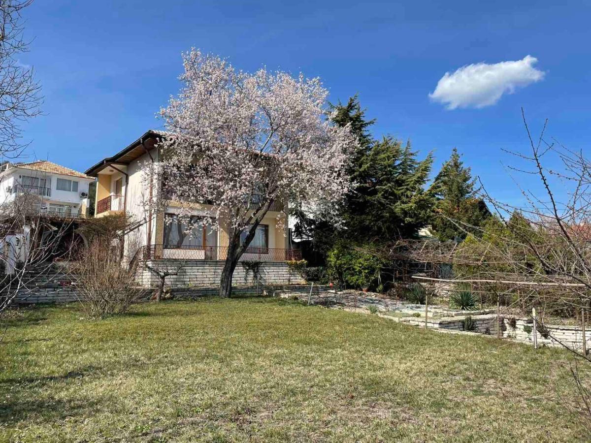Villa Elina Baltsjik Buitenkant foto