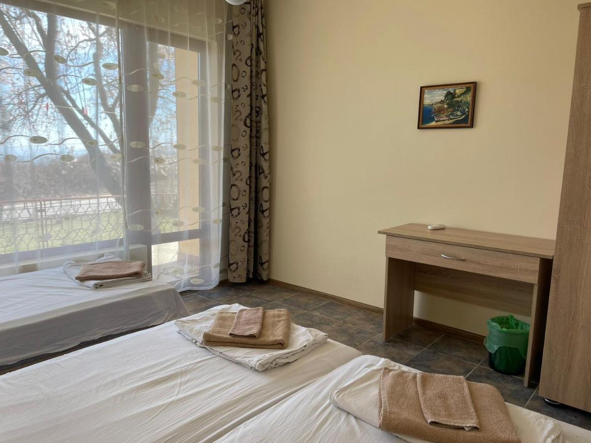 Villa Elina Baltsjik Buitenkant foto