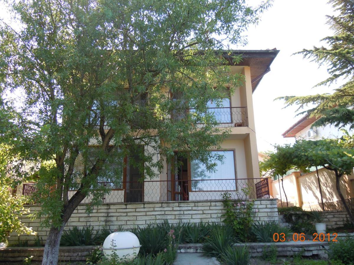 Villa Elina Baltsjik Buitenkant foto